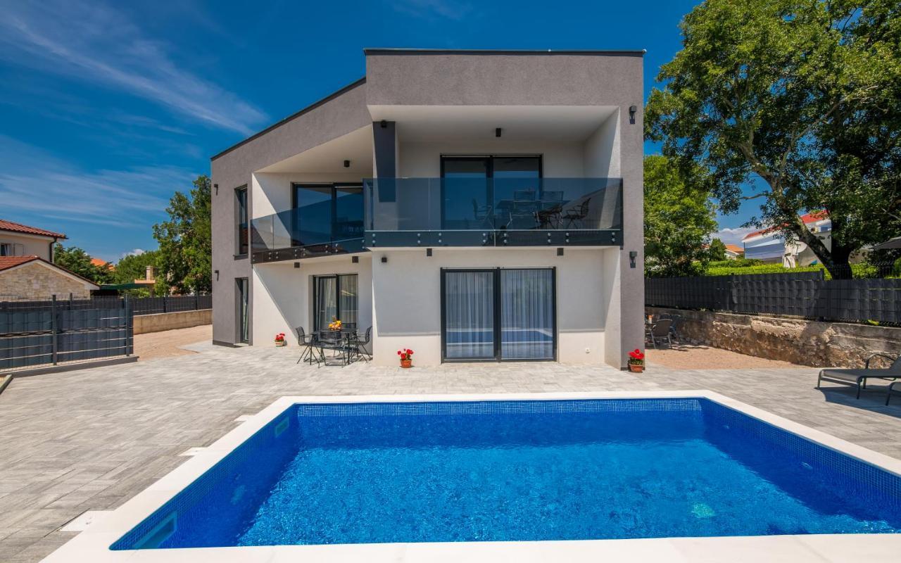 Apartments Villa "Aurea" With Pool Krk Town Extérieur photo