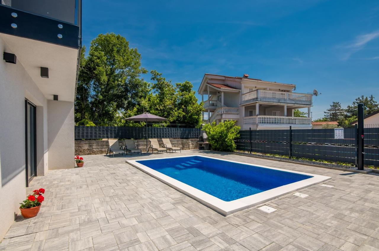 Apartments Villa "Aurea" With Pool Krk Town Extérieur photo