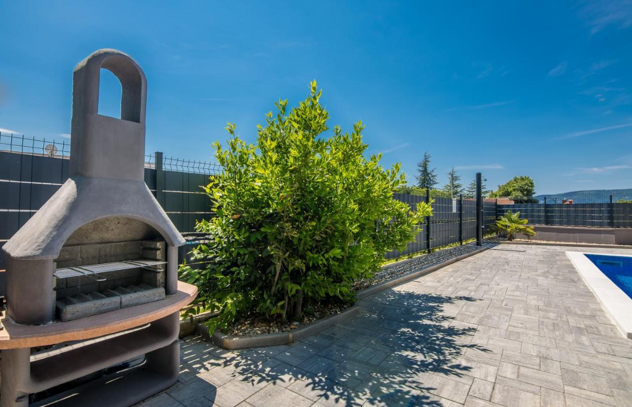 Apartments Villa "Aurea" With Pool Krk Town Extérieur photo