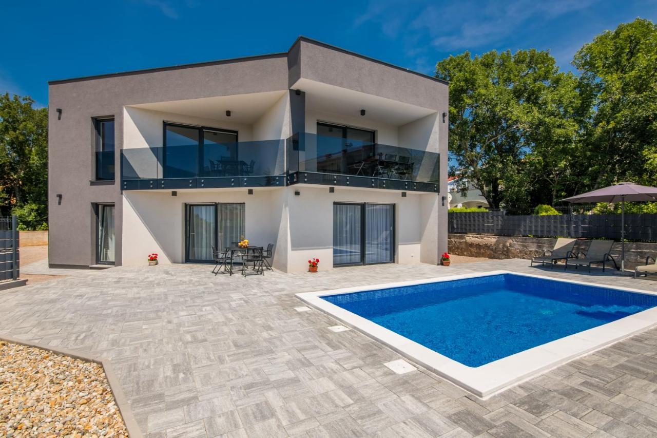 Apartments Villa "Aurea" With Pool Krk Town Extérieur photo