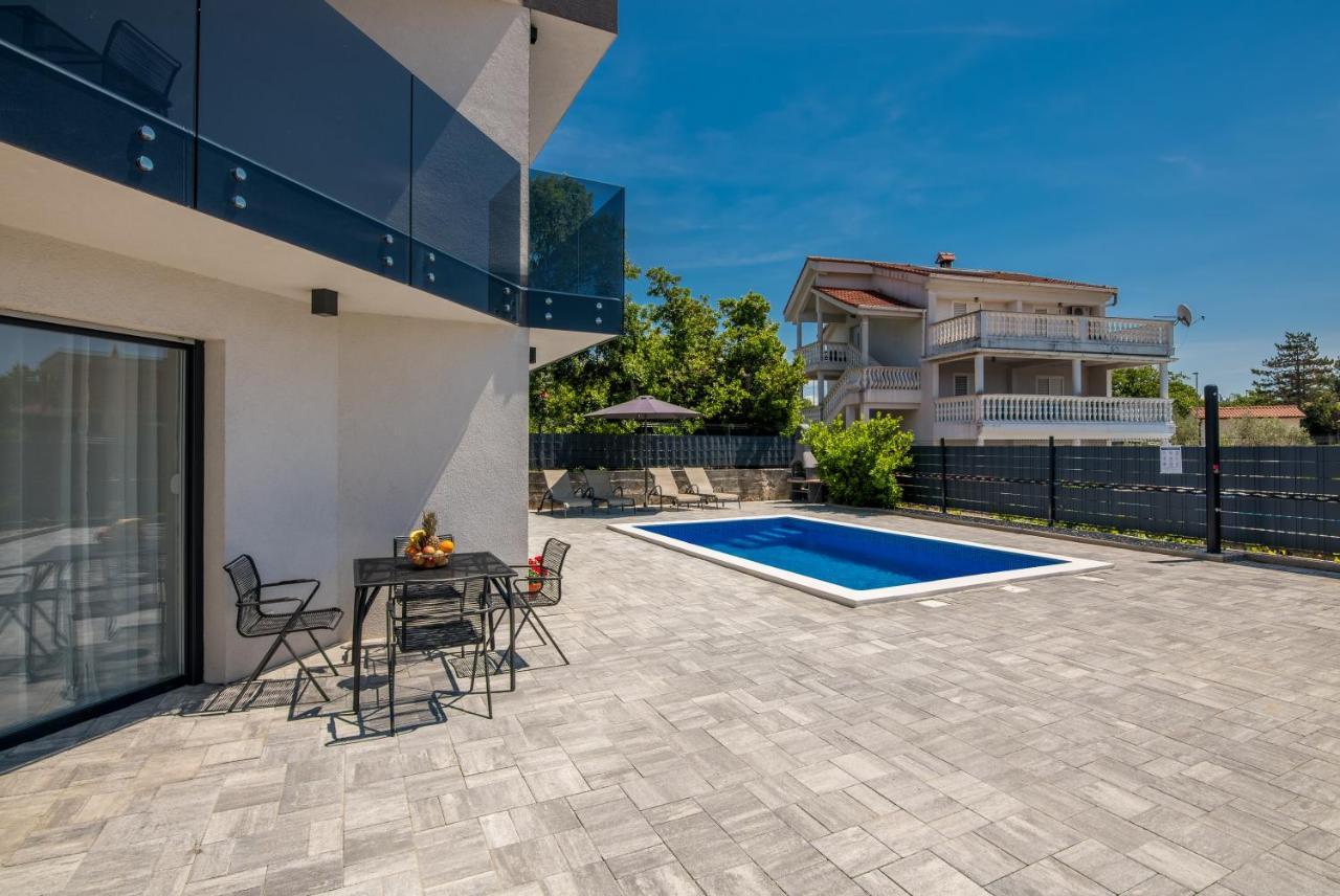 Apartments Villa "Aurea" With Pool Krk Town Extérieur photo