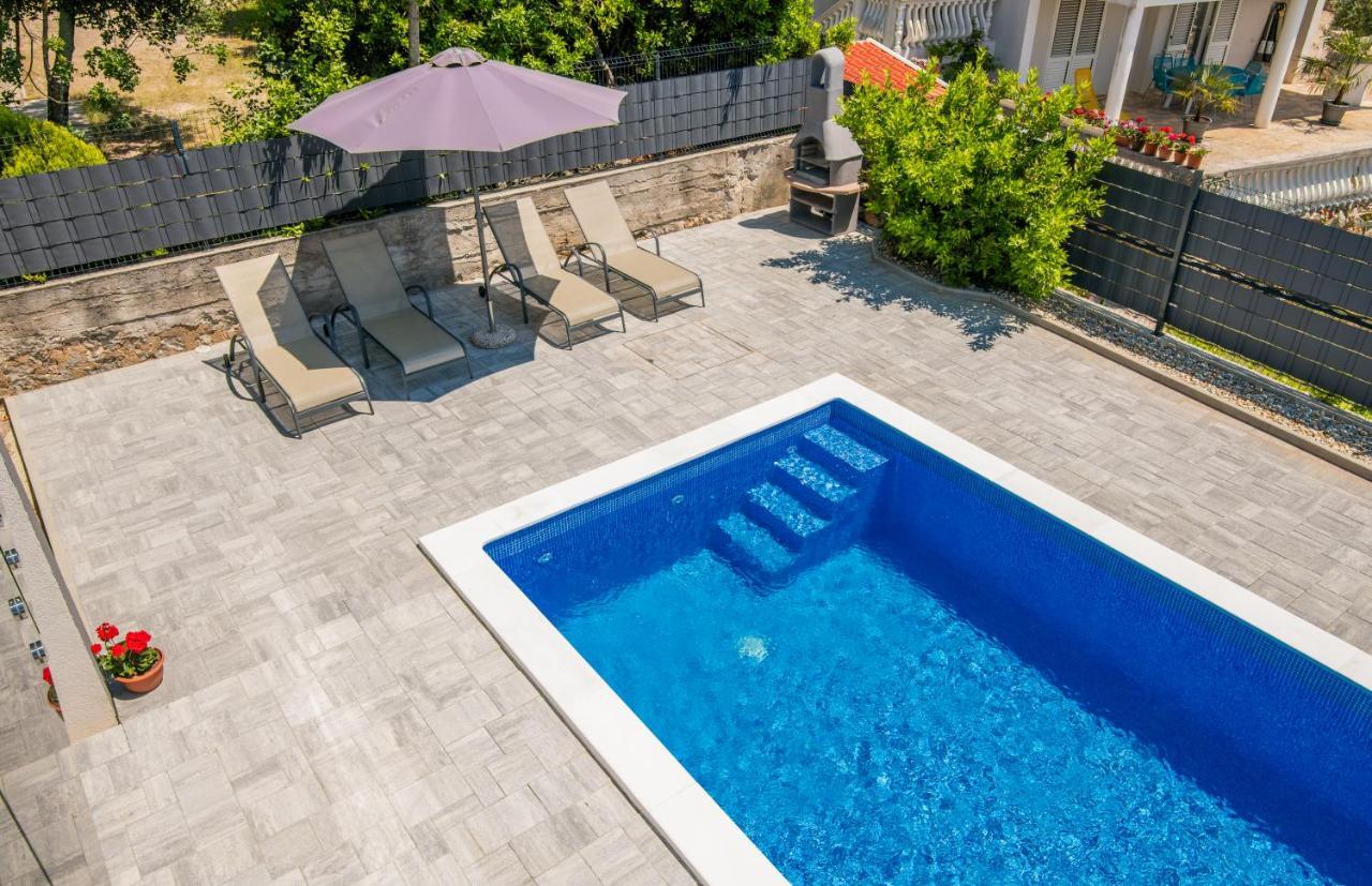 Apartments Villa "Aurea" With Pool Krk Town Extérieur photo