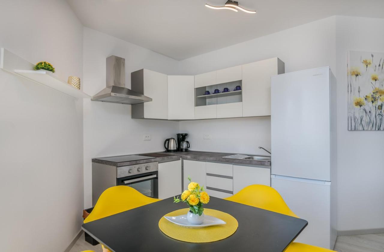 Apartments Villa "Aurea" With Pool Krk Town Extérieur photo