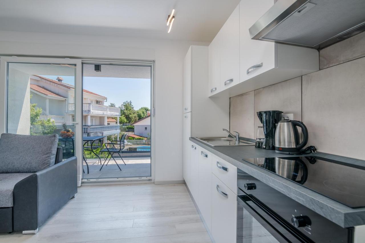Apartments Villa "Aurea" With Pool Krk Town Extérieur photo