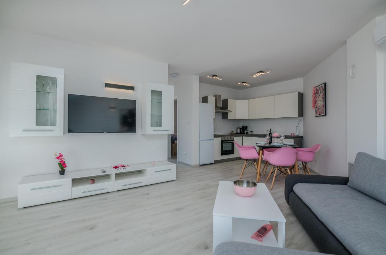 Apartments Villa "Aurea" With Pool Krk Town Extérieur photo