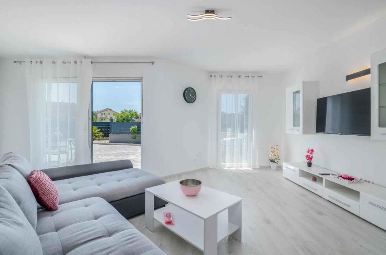 Apartments Villa "Aurea" With Pool Krk Town Extérieur photo