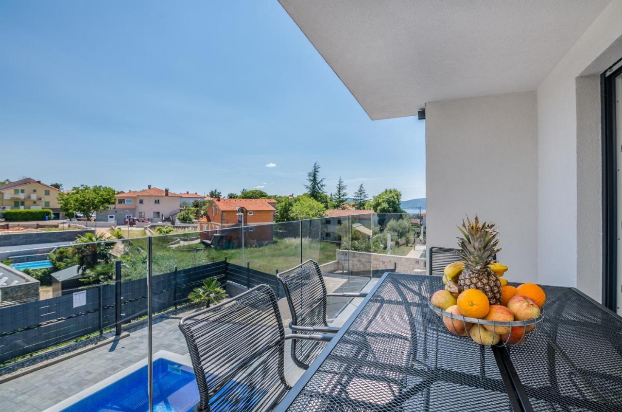 Apartments Villa "Aurea" With Pool Krk Town Extérieur photo