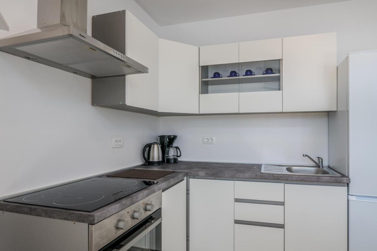 Apartments Villa "Aurea" With Pool Krk Town Extérieur photo