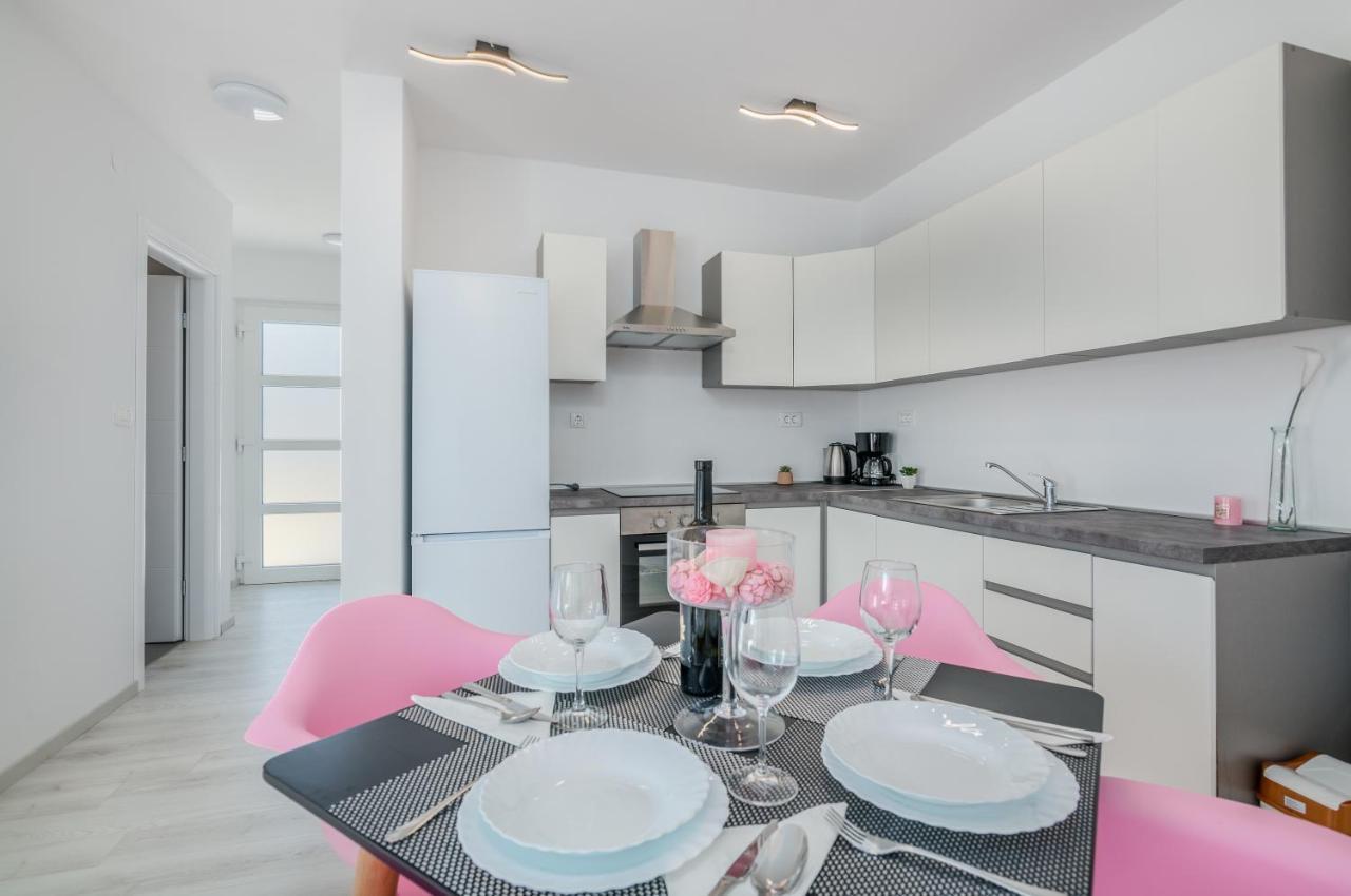 Apartments Villa "Aurea" With Pool Krk Town Extérieur photo
