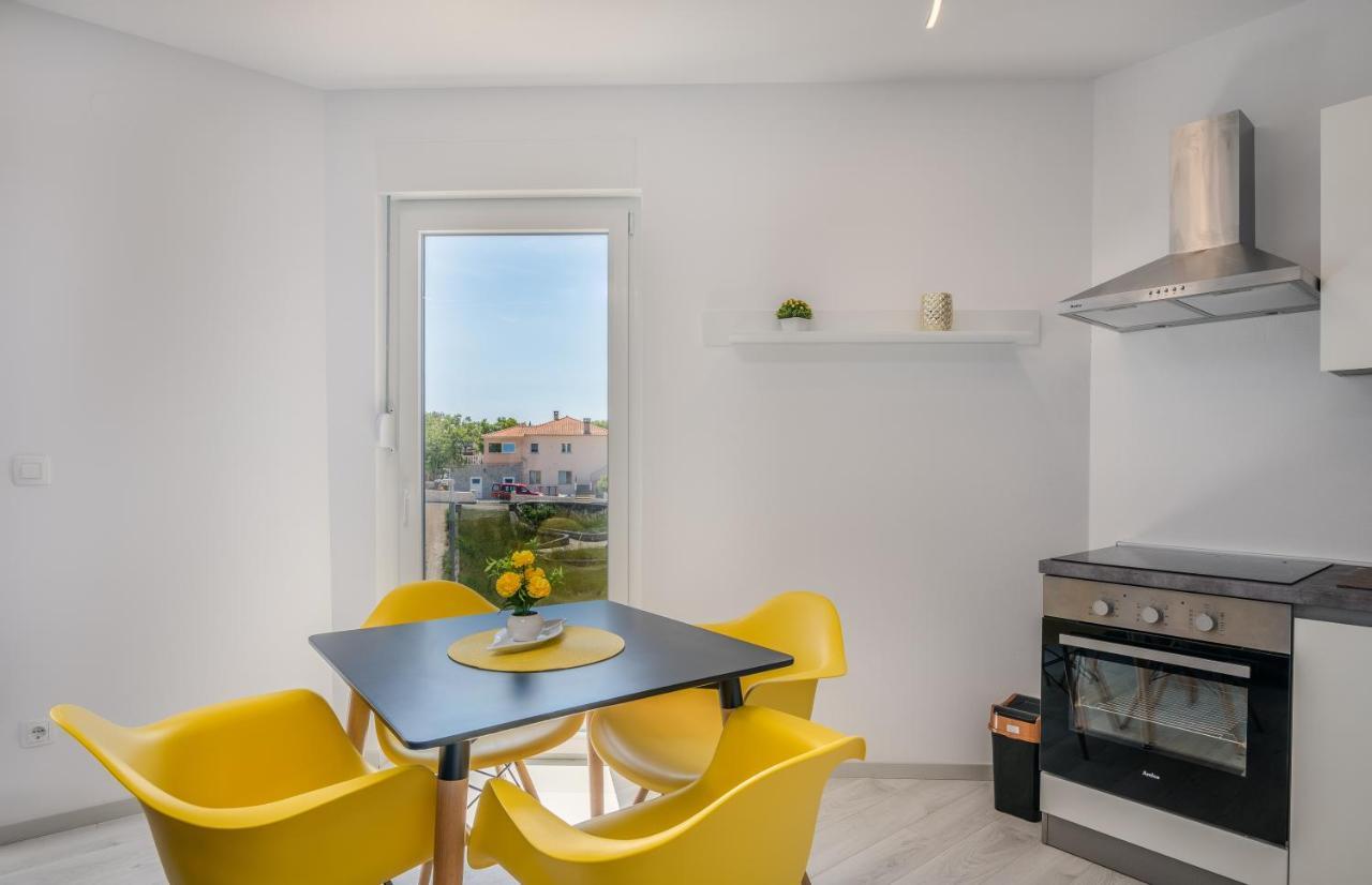 Apartments Villa "Aurea" With Pool Krk Town Extérieur photo