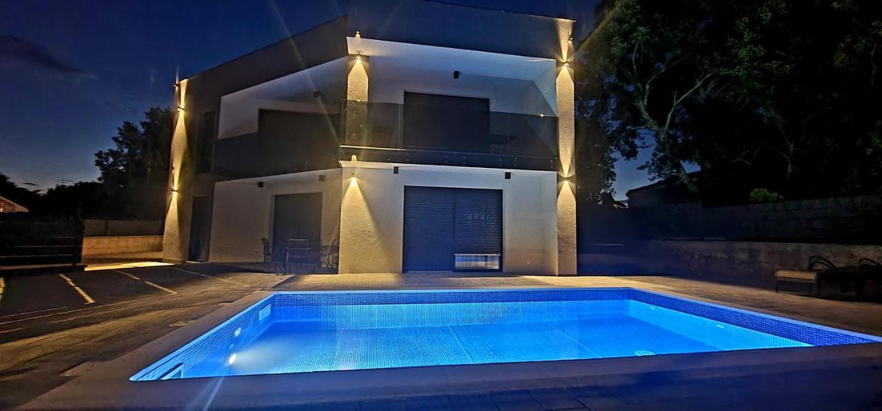 Apartments Villa "Aurea" With Pool Krk Town Extérieur photo